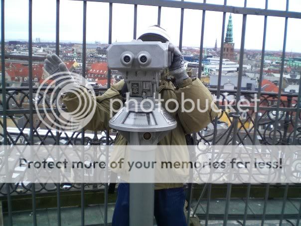 looks like wall-e!!!