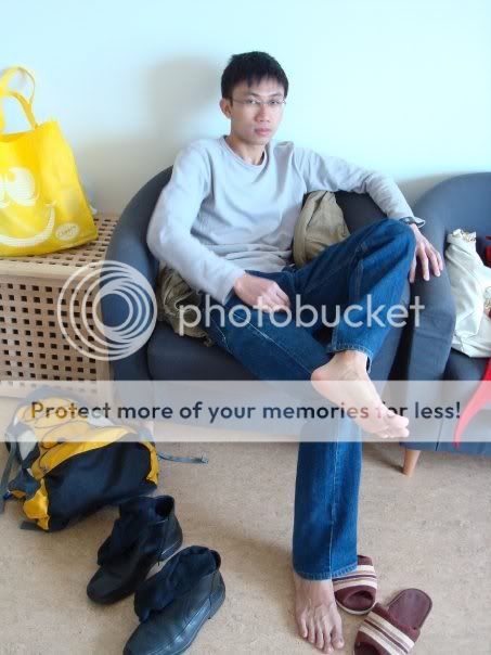 gh totally worn out cos he cycled back to the bicycle shop to change his bicycle seat, apparently uphill all the way :S